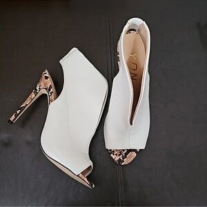 🤍🖤🤎White and Snake Skin Sling Back Heels🤍🖤🤎